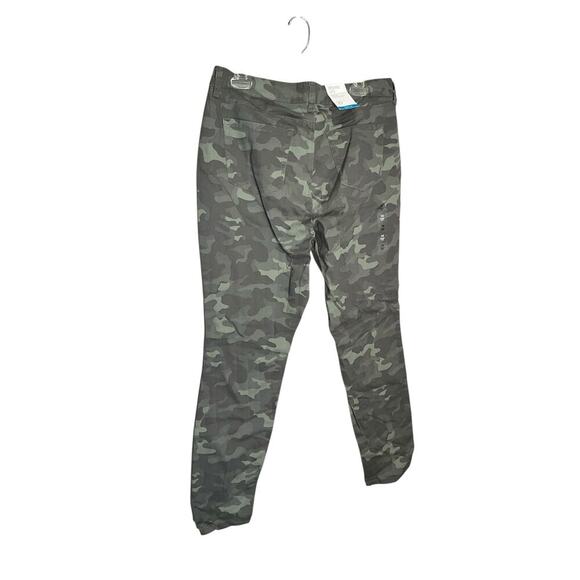 Style&Co Skinny Jeans Mid Rise Curvy Fit Ciotton Blend Green Camo Size 10 NWT - Picture 2 of 7